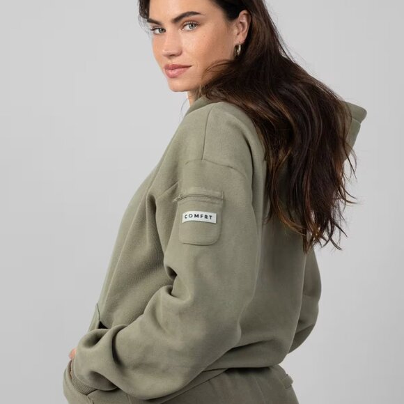 Comfrt Travel Essentials Hoodie - NWT - Picture 2 of 4